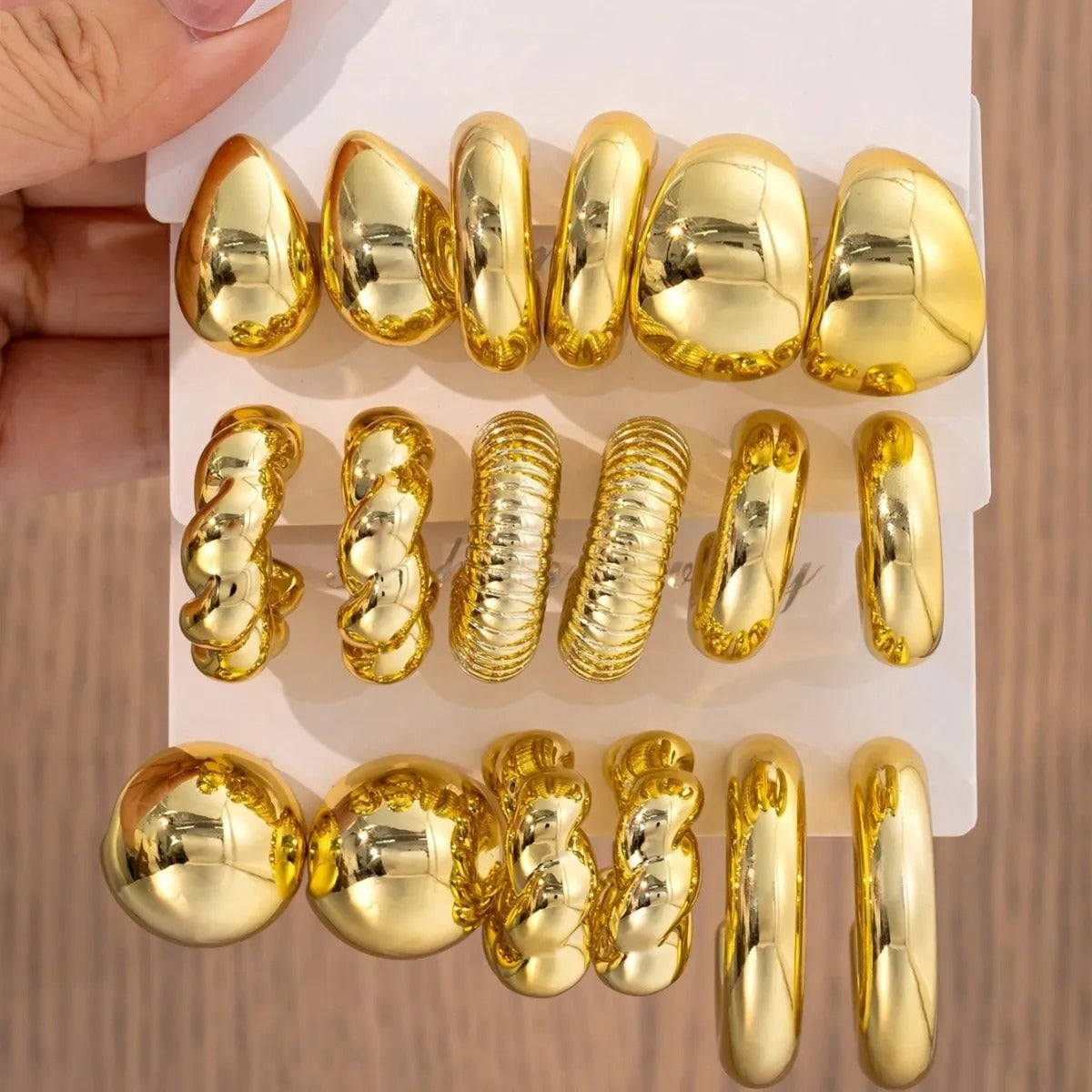 Aros Gota Dorados — Diseño Escultural