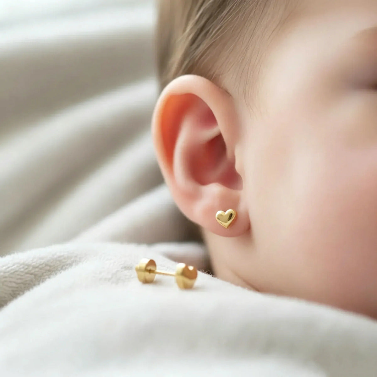 Abridores Corazón para Bebé con Perno de Oro 18K
